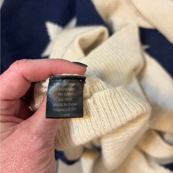 360 Cashmere navy and Cream Star Sweater preppy size small - Picture 7 of 7